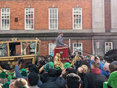 Dublin, İrlanda 17.03.2022 Saint Patrick Günü. Ukrayna 'yı Destekle