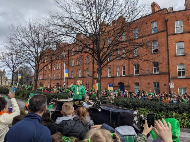 Dublin, İrlanda 17.03.2022 Saint Patrick Günü. Ukrayna 'yı Destekle