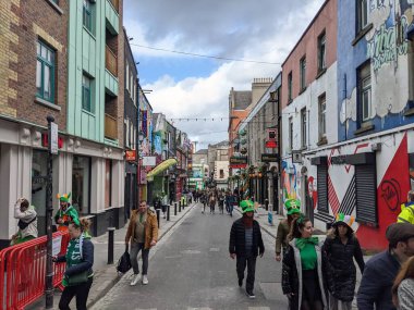 Dublin, İrlanda 17.03.2022 Saint Patrick Günü. Ukrayna 'yı Destekle