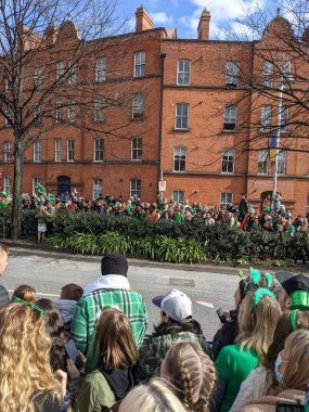 Dublin, İrlanda 17.03.2022 Saint Patrick Günü. Ukrayna 'yı Destekle