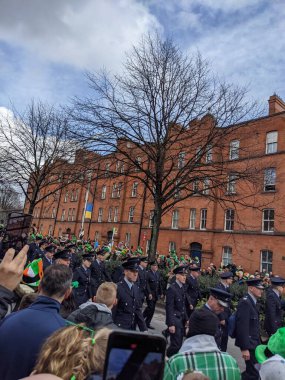 Dublin, İrlanda 17.03.2022 Saint Patrick Günü. Ukrayna 'yı Destekle