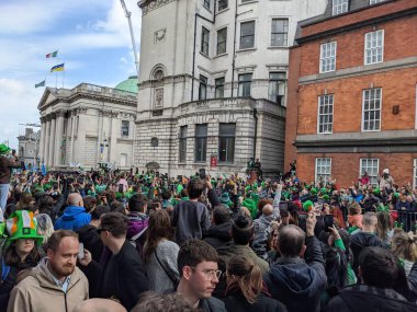 Dublin, İrlanda 17.03.2022 Saint Patrick Günü. Ukrayna 'yı Destekle