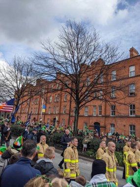 Dublin, İrlanda 17.03.2022 Saint Patrick Günü. Ukrayna 'yı Destekle