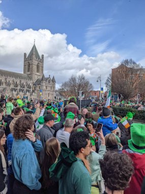 Dublin, İrlanda 17.03.2022 Saint Patrick Günü. Ukrayna 'yı Destekle
