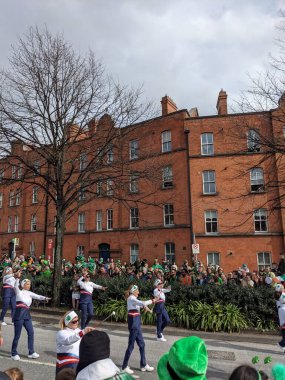 Dublin, İrlanda 17.03.2022 Saint Patrick Günü. Ukrayna 'yı Destekle