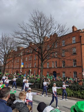 Dublin, İrlanda 17.03.2022 Saint Patrick Günü. Ukrayna 'yı Destekle