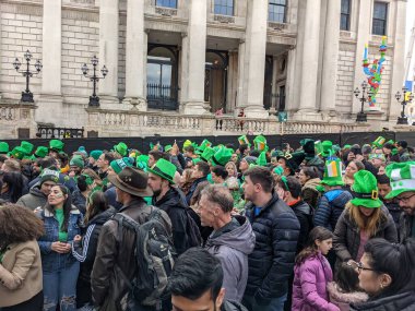 Dublin, İrlanda 17.03.2022 Saint Patrick Günü. Ukrayna 'yı Destekle