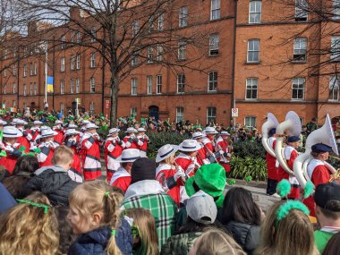 Dublin, İrlanda 17.03.2022 Saint Patrick Günü. Ukrayna 'yı Destekle