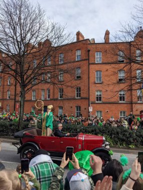 Dublin, İrlanda 17.03.2022 Saint Patrick Günü. Ukrayna 'yı Destekle