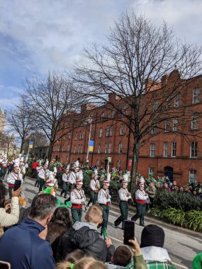 Dublin, İrlanda 17.03.2022 Saint Patrick Günü. Ukrayna 'yı Destekle