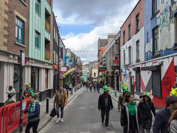 Dublin, İrlanda 17.03.2022 Saint Patrick Günü. Ukrayna 'yı Destekle