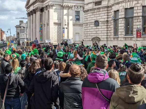 Dublin, İrlanda 17.03.2022 Saint Patrick Günü. Ukrayna 'yı Destekle