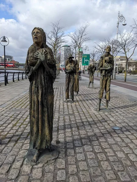 İrlanda, Dublin 'deki heykellerin manzarası 