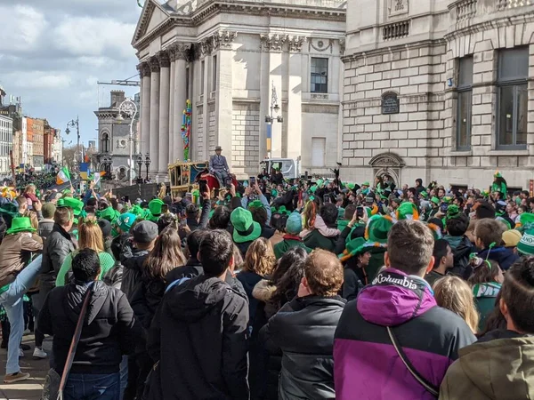 Dublin, İrlanda 17.03.2022 Saint Patrick Günü. Ukrayna 'yı Destekle