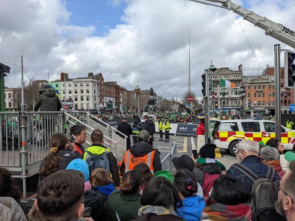 Dublin, İrlanda 17.03.2022 Saint Patrick Günü. Ukrayna 'yı Destekle