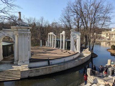 Eski kasabanın mimarisinin manzarası