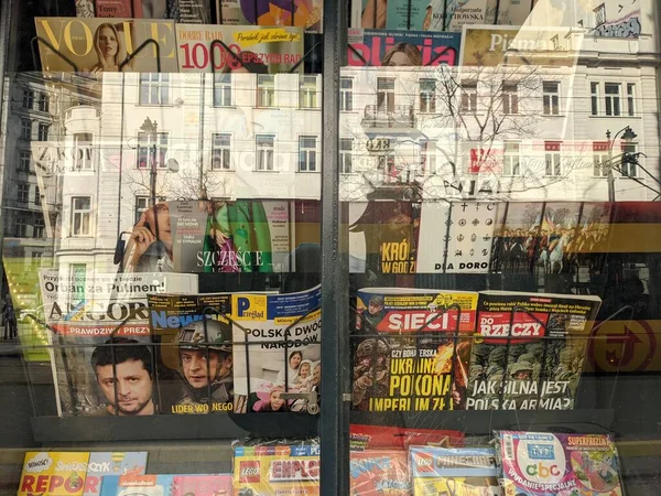 Basını oyalamak, Başkan ve Ukrayna 'daki durum hakkında bilgi içeren dergiler