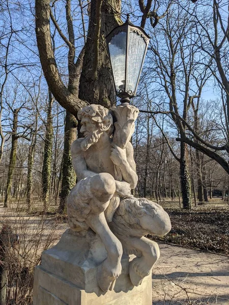 Statua Nel Parco Cittadino — Foto Stock