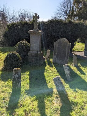 Moone Lisesi yakınlarındaki mezarlık, İrlanda Cumhuriyeti 'ndeki Kelt mirası binası.