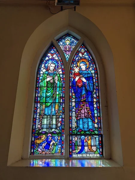最神圣的三一教堂 Moone Kildare Ireland 帕特里克 克拉克的玻璃杯 — 图库照片