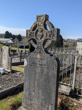 En Kutsanmış Üçlü Kilise Mezarlığı, Moone, Kildare, İrlanda
