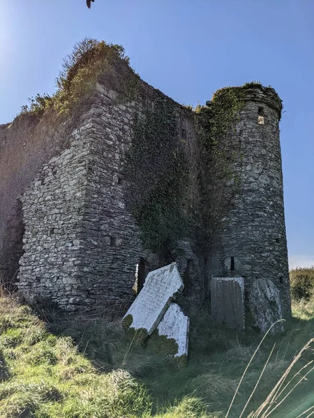 Руины Killelan Fortified Church Kildare Graveyard Ireland — стоковое фото