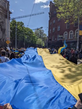 Dublin, İrlanda - 8 Mayıs 2022: Rus istilasına karşı protesto.