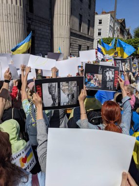 Dublin, İrlanda - 8 Mayıs 2022: Rus istilasına karşı protesto.