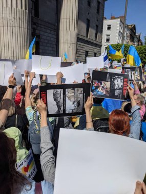 Dublin, İrlanda - 8 Mayıs 2022: Rus istilasına karşı protesto.