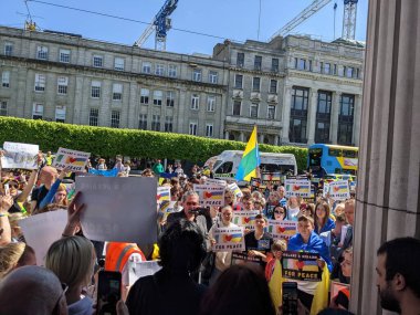 Dublin, İrlanda - 8 Mayıs 2022: Rus istilasına karşı protesto.