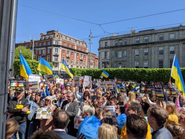 Dublin, İrlanda - 8 Mayıs 2022: Rus istilasına karşı protesto.