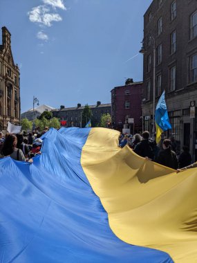 Dublin, İrlanda - 8 Mayıs 2022: Rus istilasına karşı protesto.
