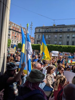 Dublin, İrlanda - 8 Mayıs 2022: Rus istilasına karşı protesto.