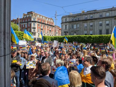 Dublin, İrlanda - 8 Mayıs 2022: Rus istilasına karşı protesto.