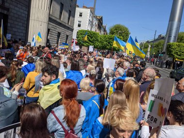 Dublin, İrlanda - 8 Mayıs 2022: Rus istilasına karşı protesto.