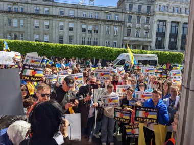 Dublin, İrlanda - 8 Mayıs 2022: Rus istilasına karşı protesto.