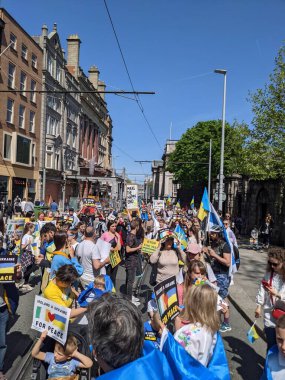 Dublin, İrlanda - 8 Mayıs 2022: Rus istilasına karşı protesto.