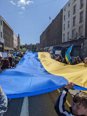 Dublin, İrlanda - 8 Mayıs 2022: Rus istilasına karşı protesto.