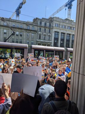 Dublin, İrlanda - 8 Mayıs 2022: Rus istilasına karşı protesto.