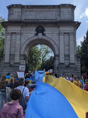 Dublin, İrlanda - 8 Mayıs 2022: Rus istilasına karşı protesto.