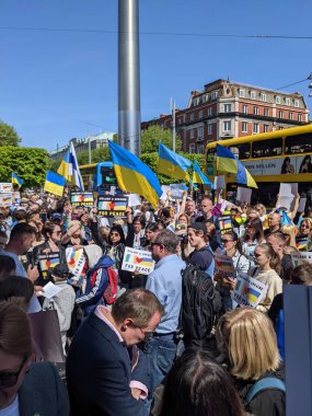Dublin, İrlanda - 8 Mayıs 2022: Rus istilasına karşı protesto.