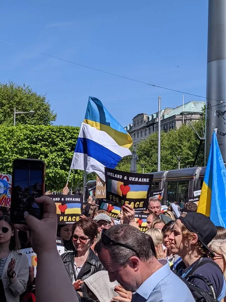 Dublin, İrlanda - 8 Mayıs 2022: Rus istilasına karşı protesto.