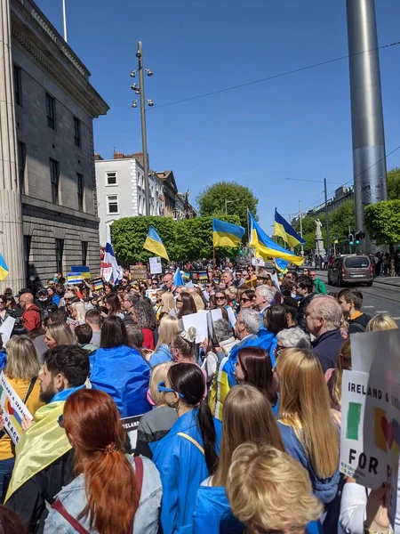 Dublin, İrlanda - 8 Mayıs 2022: Rus istilasına karşı protesto.