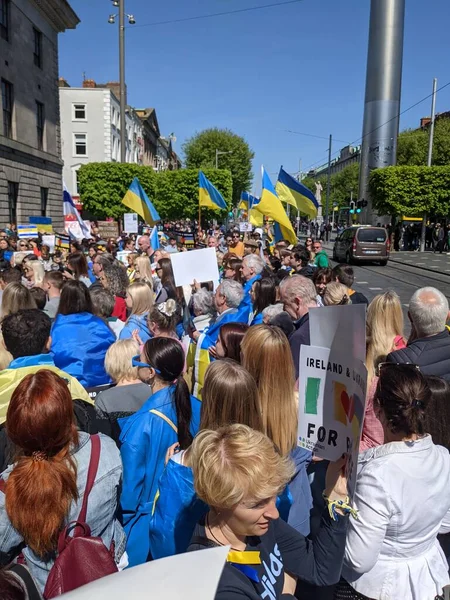 Dublin, İrlanda - 8 Mayıs 2022: Rus istilasına karşı protesto.