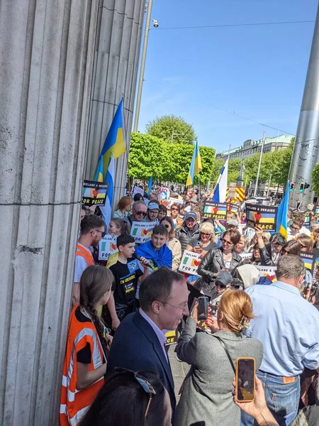 Dublin, İrlanda - 8 Mayıs 2022: Rus istilasına karşı protesto.