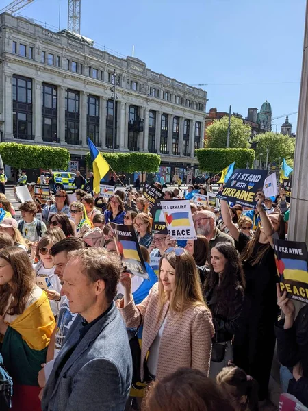 Dublin, İrlanda - 8 Mayıs 2022: Rus istilasına karşı protesto.