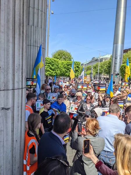 Dublin, İrlanda - 8 Mayıs 2022: Rus istilasına karşı protesto.