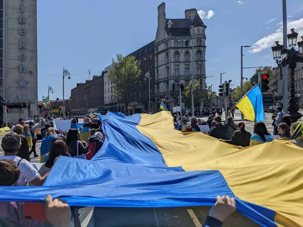 Dublin, İrlanda - 8 Mayıs 2022: Rus istilasına karşı protesto.