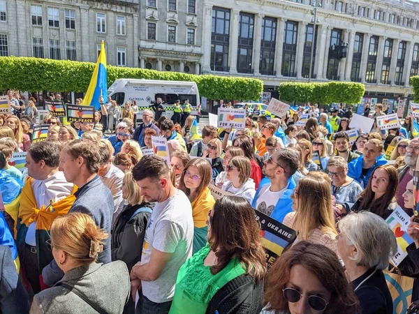 Dublin, İrlanda - 8 Mayıs 2022: Rus istilasına karşı protesto.