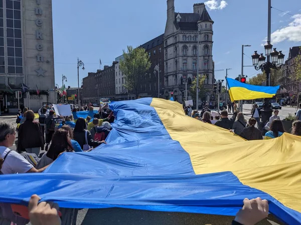 Dublin, İrlanda - 8 Mayıs 2022: Rus istilasına karşı protesto.